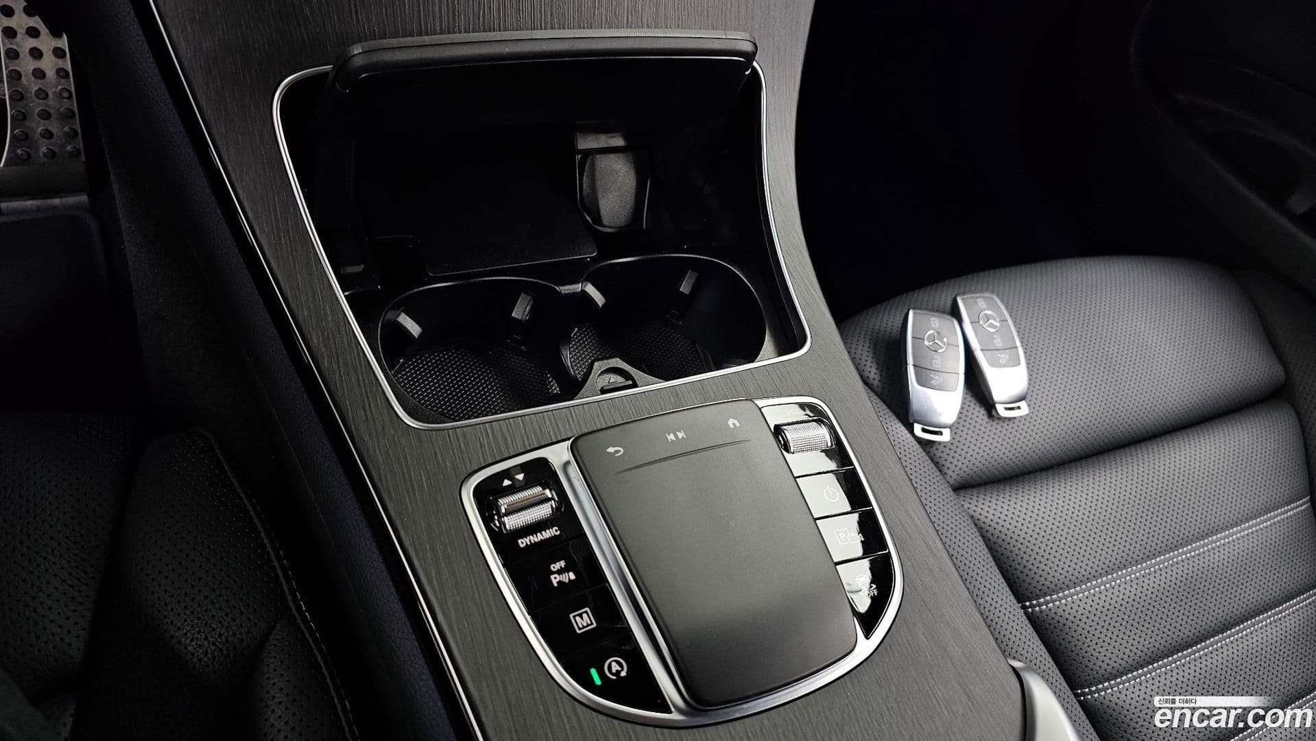 Main__Slider__Photo:GLC-Class Mercedes-Benz 2022.8-17