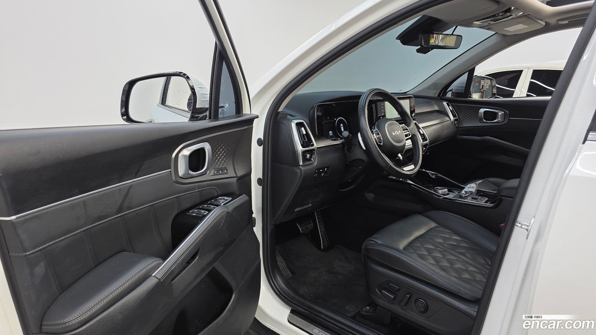 Main__Slider__Photo:Sorento Kia 2022.8-9