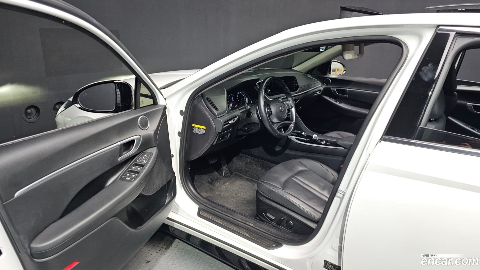 Main__Slider__Photo:Sonata Hyundai 2020.0-9