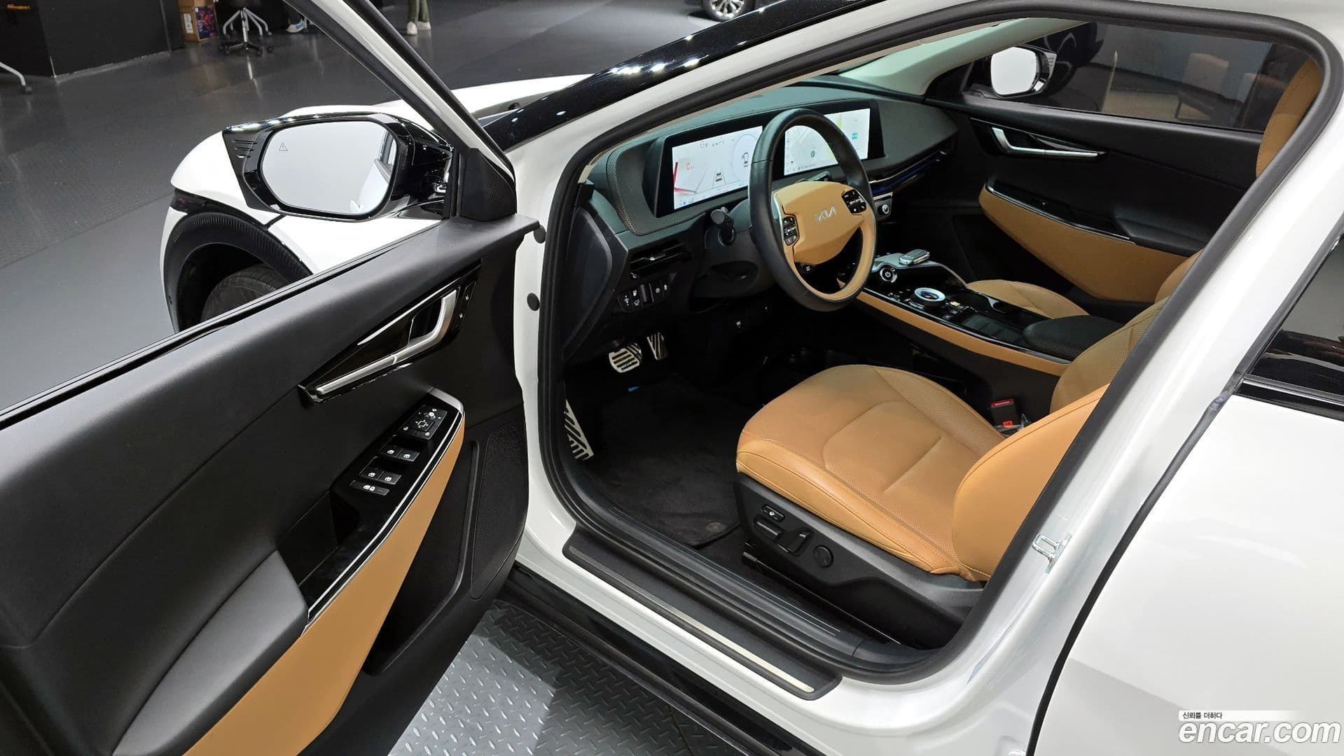 Main__Slider__Photo:EV6 Kia 2024.2-9