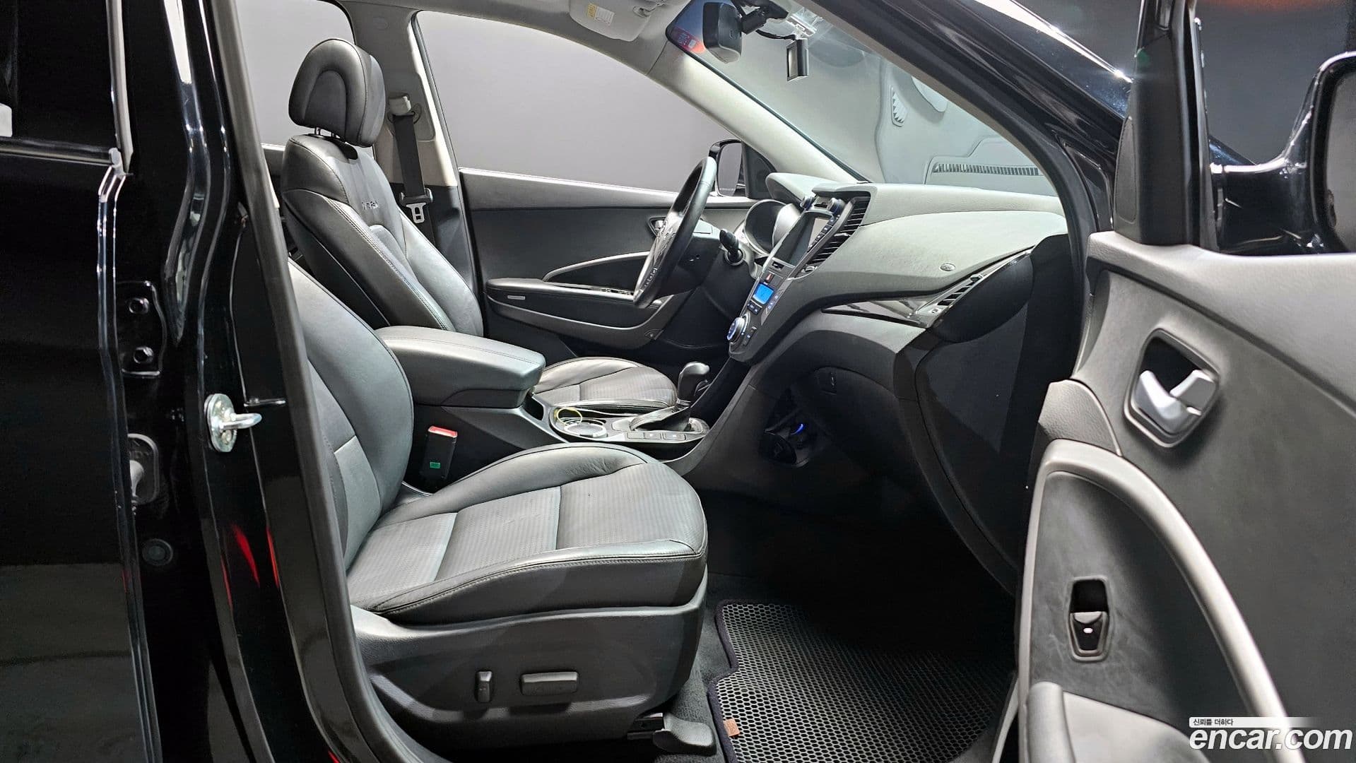 Main__Slider__Photo:Santafe Hyundai 2013.4-9