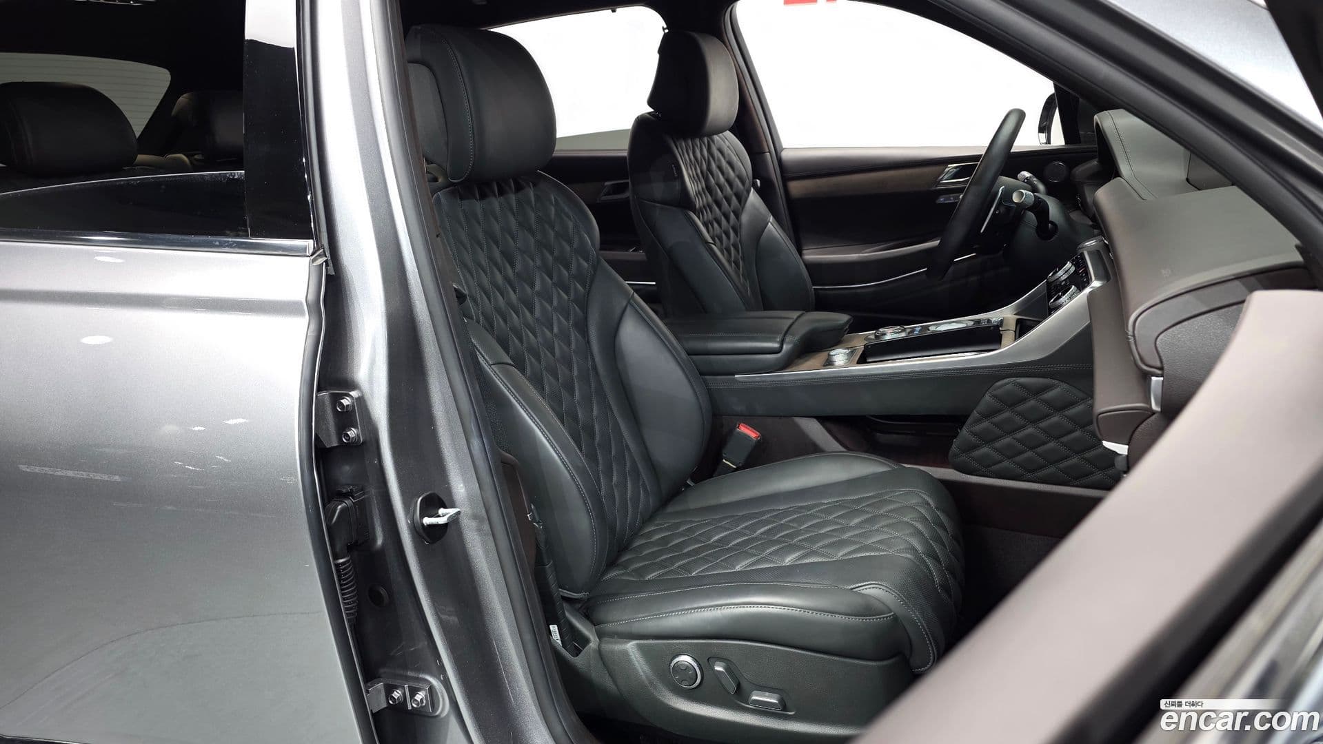 Main__Slider__Photo:GV80 Genesis 2021.6-9