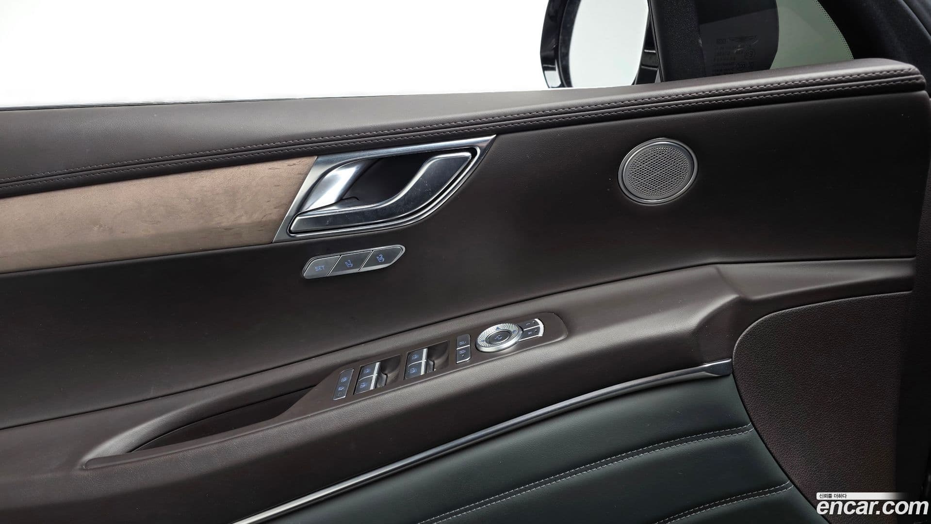 Main__Slider__Photo:GV80 Genesis 2021.6-17