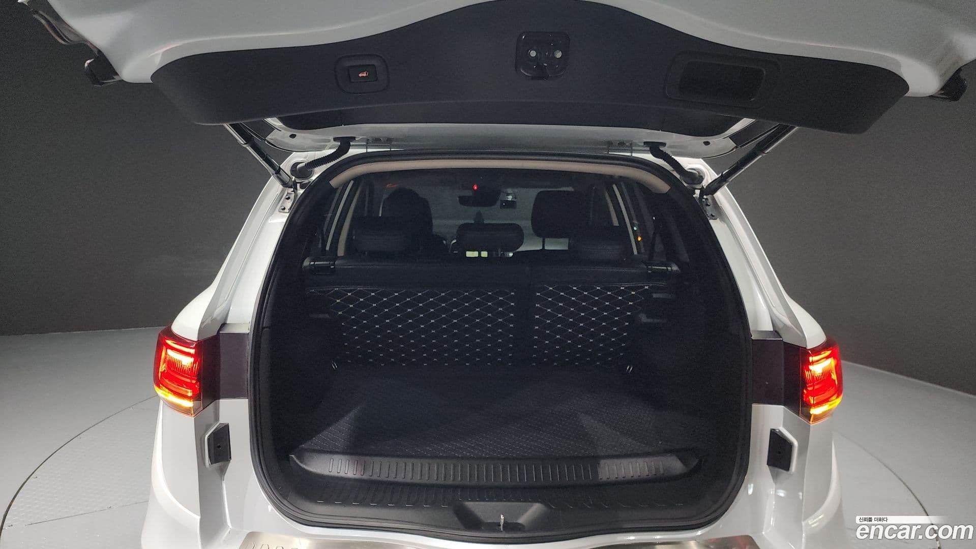 Main__Slider__Photo:QM6 Renault Korea 2021.2-19