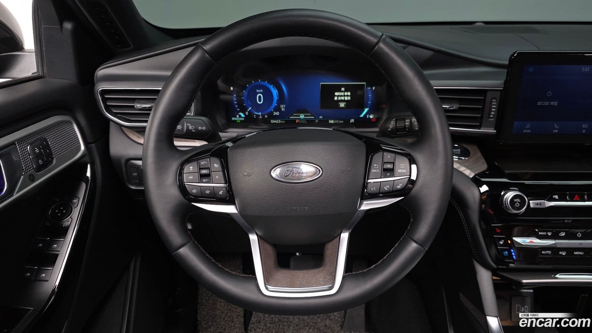 Main__Slider__Photo:Explorer Ford 2022.3-12