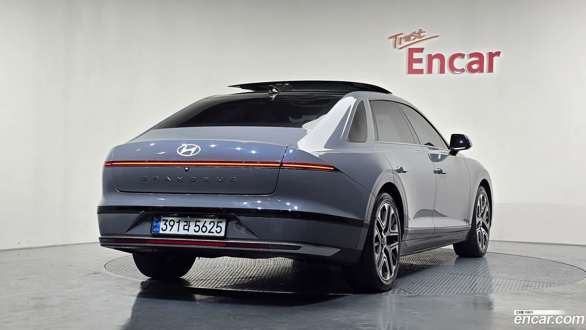 Main__Slider__Photo:Grandeur Hyundai 2023.11-1