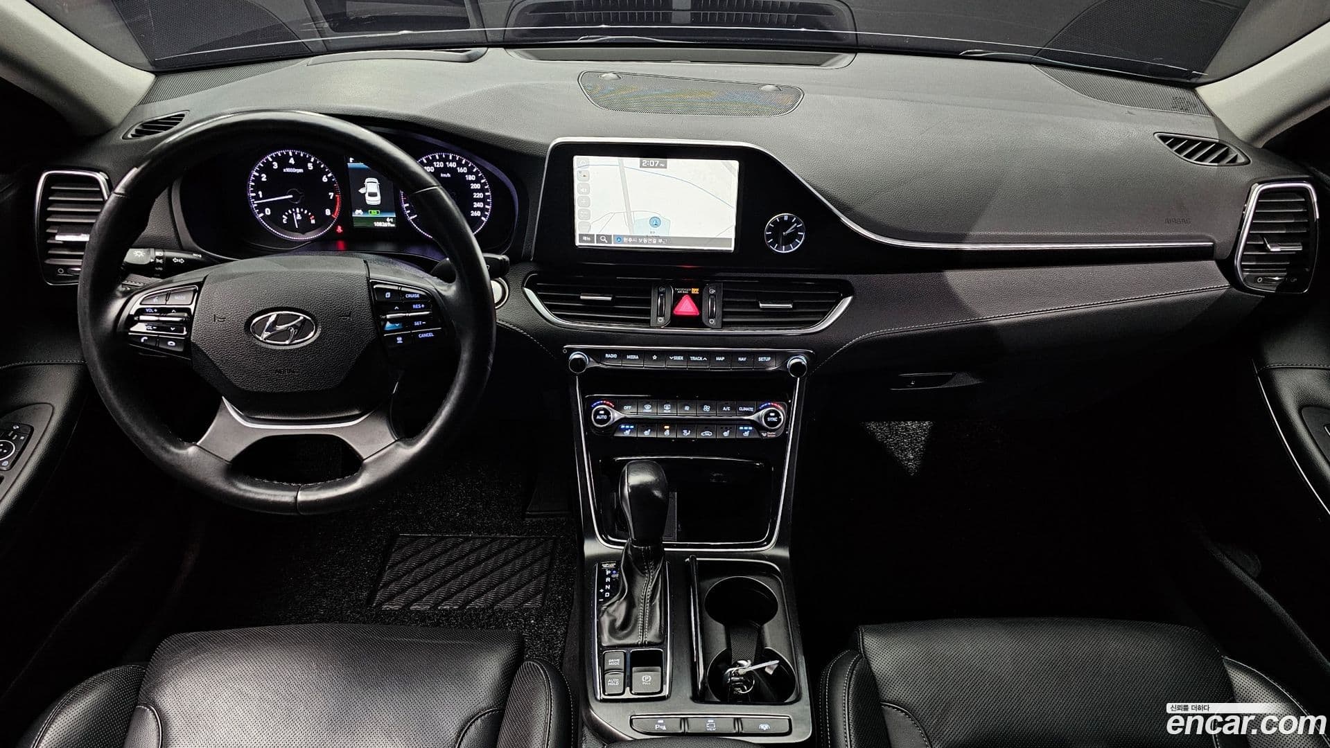 Main__Slider__Photo:Grandeur Hyundai 2017.5-6