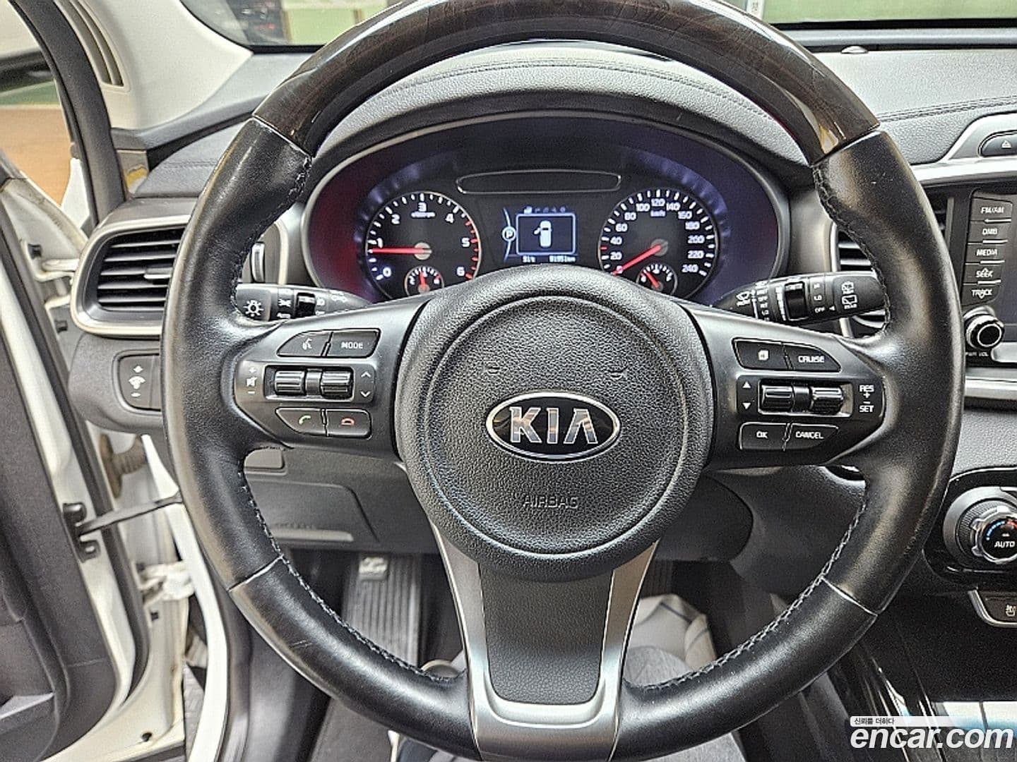 Main__Slider__Photo:Sorento Kia 2016.3-7