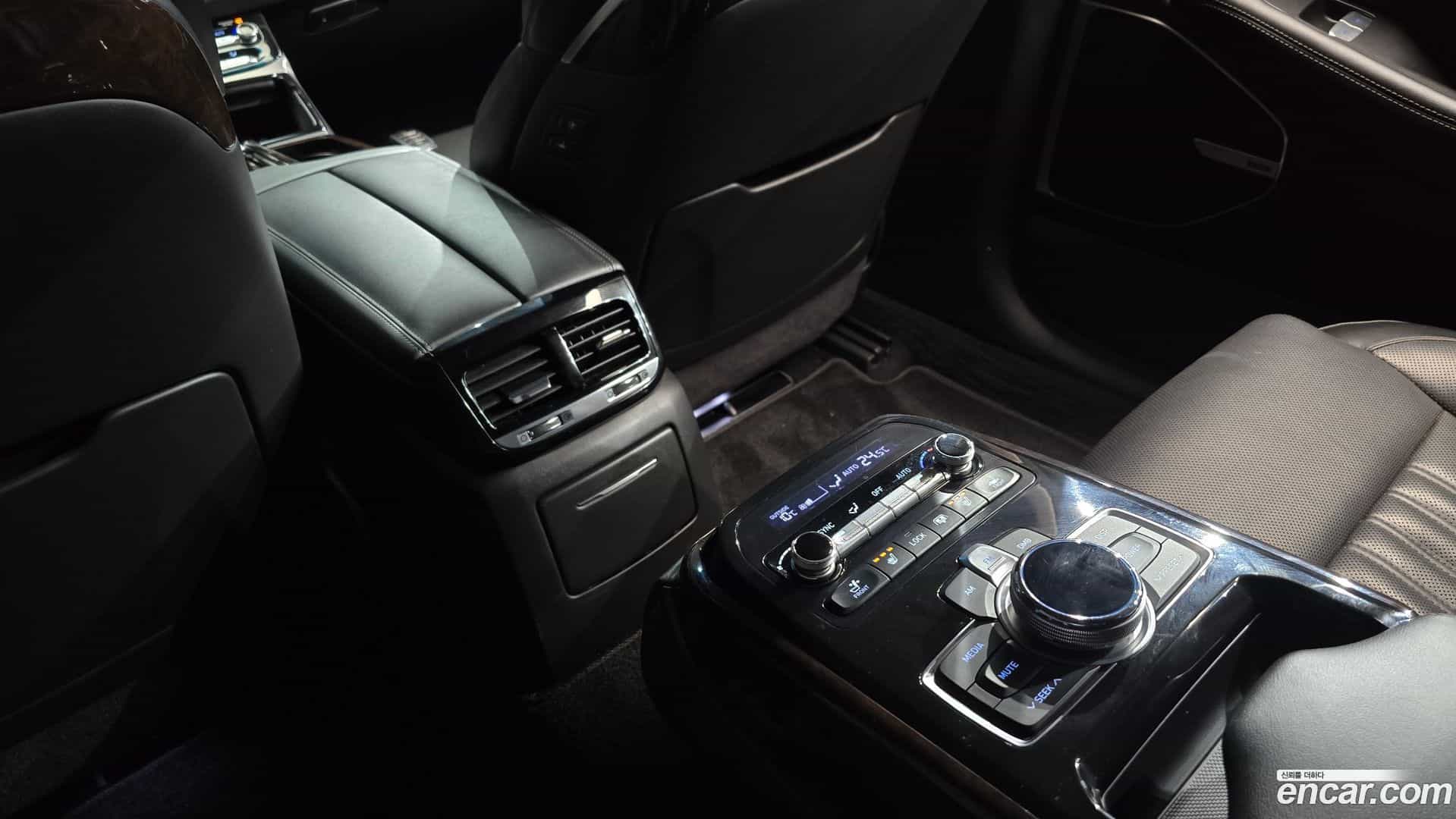 EQ900 Genesis 2017.6-OPTION-022