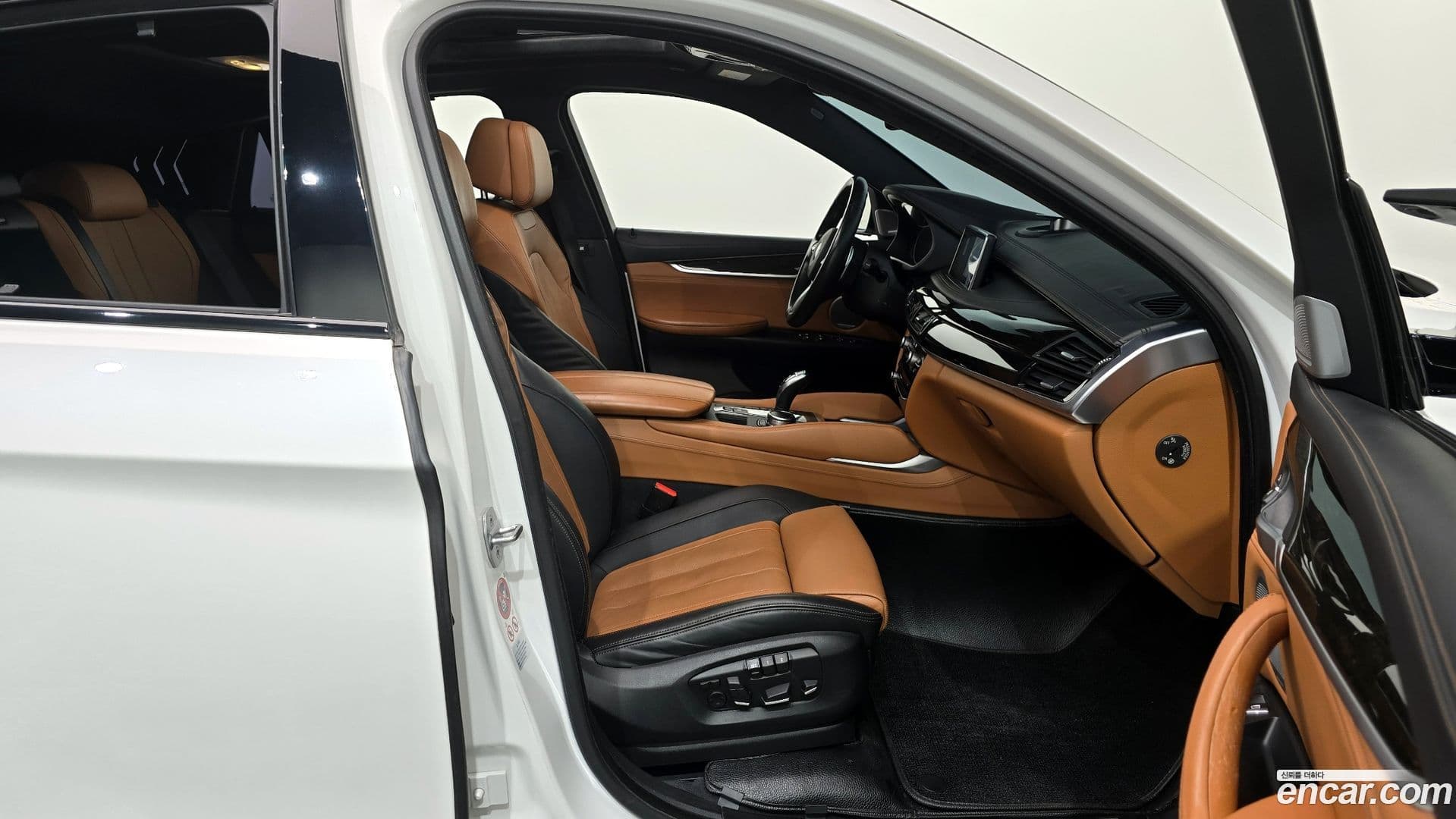 Main__Slider__Photo:X6 BMW 2017.3-10