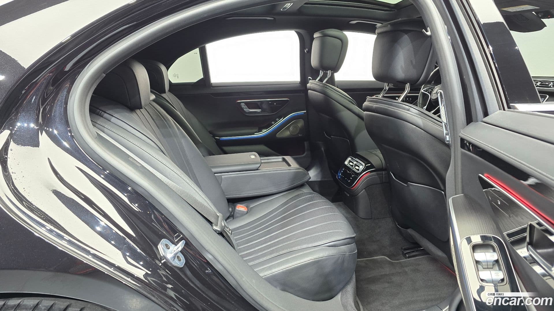 Main__Slider__Photo:S-Class Mercedes-Benz 2024.5-11