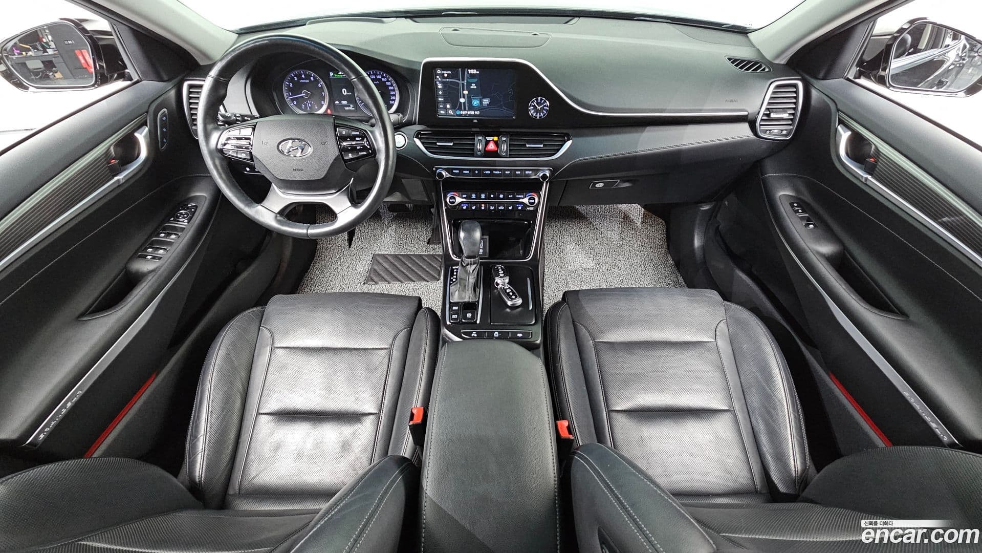 Main__Slider__Photo:Grandeur Hyundai 2018.10-6