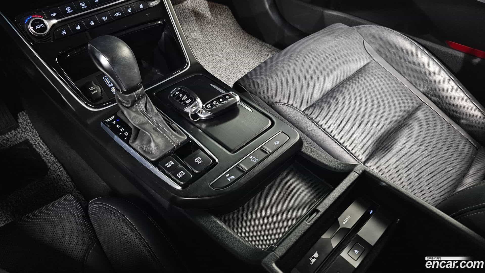 Grandeur Hyundai 2018.10-INNER-009