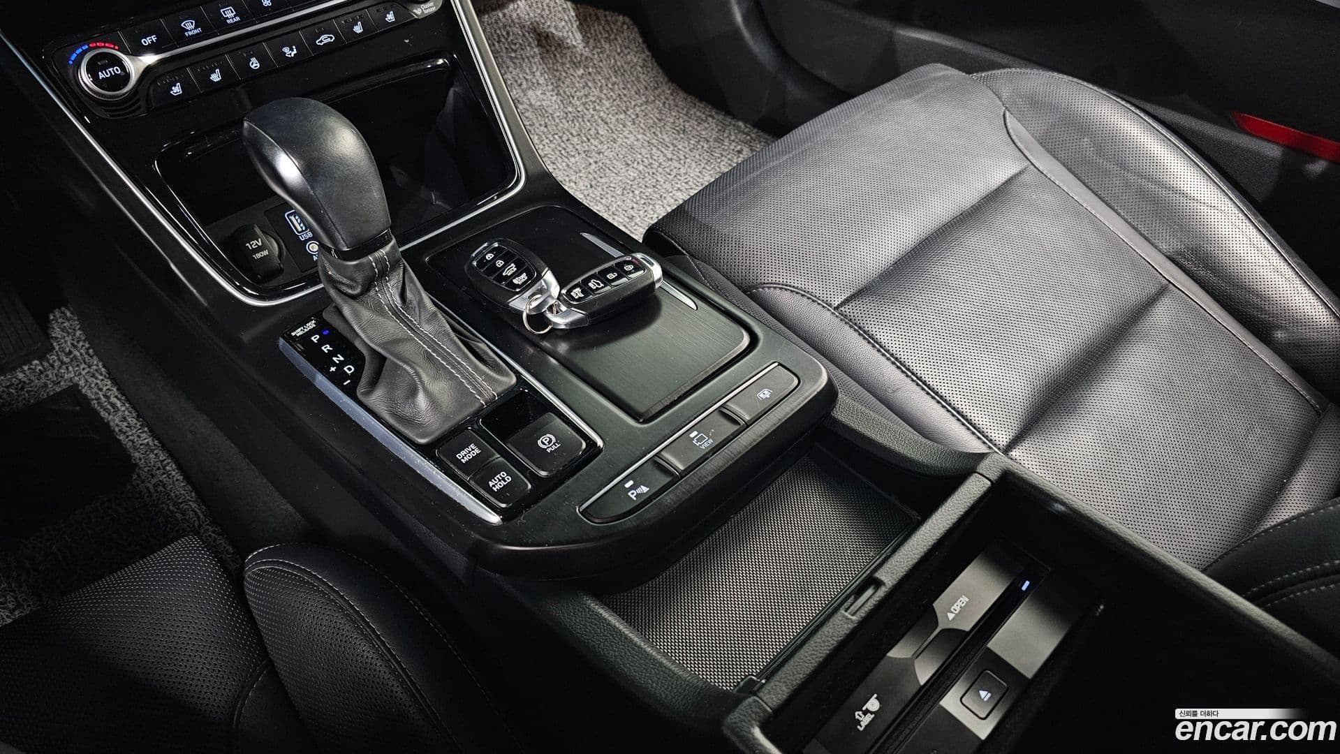 Main__Slider__Photo:Grandeur Hyundai 2018.10-8