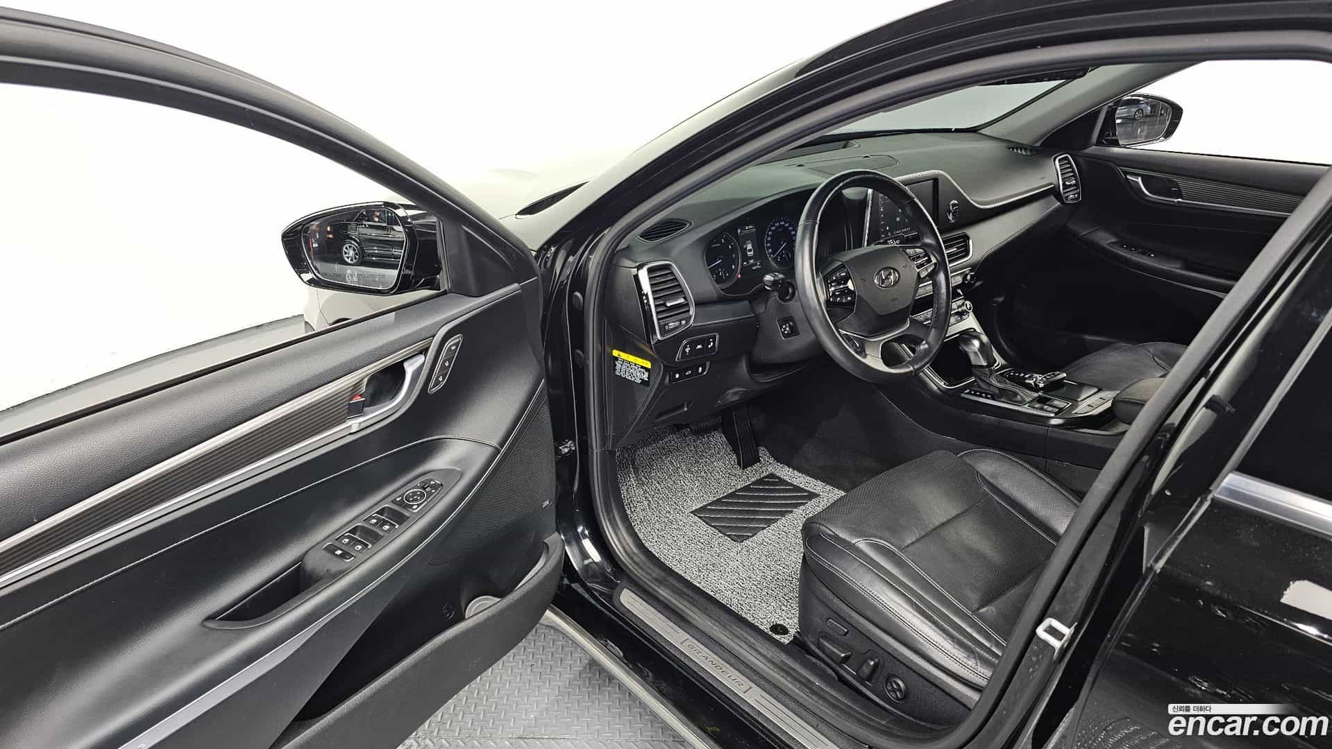 Grandeur Hyundai 2018.10-INNER-010