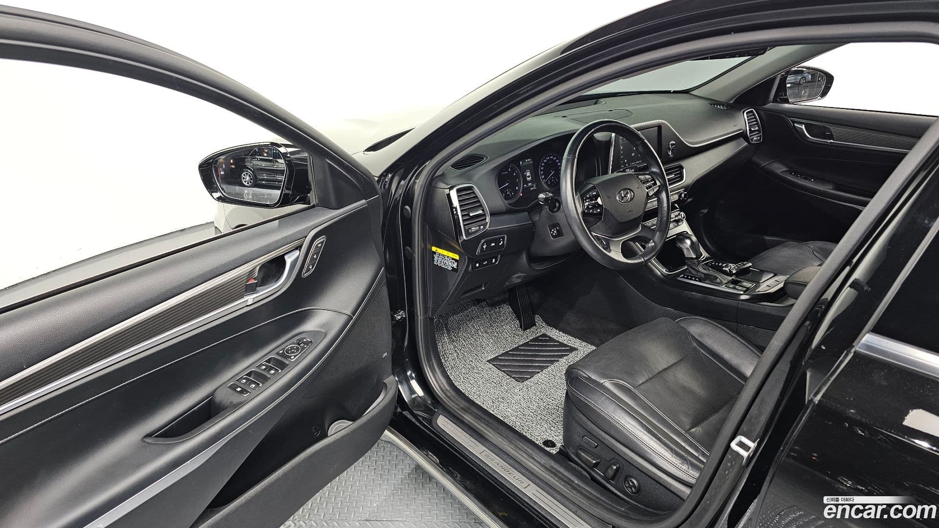 Main__Slider__Photo:Grandeur Hyundai 2018.10-9