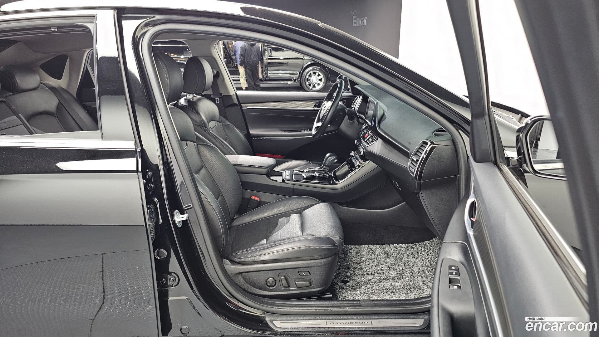 Main__Slider__Photo:Grandeur Hyundai 2018.10-11