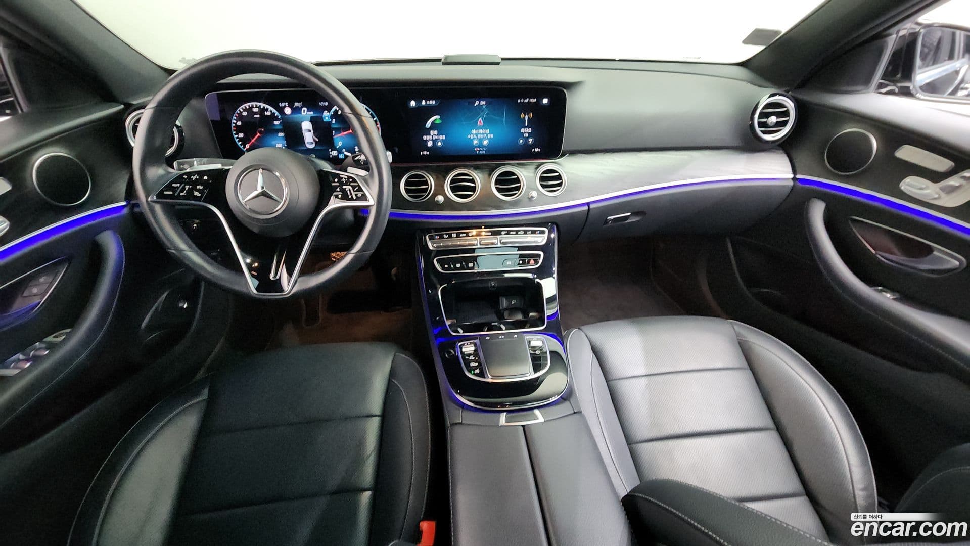 Main__Slider__Photo:E-Class Mercedes-Benz 2022.1-6