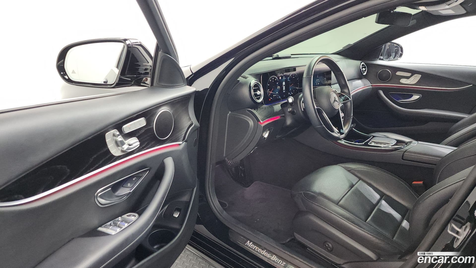 Main__Slider__Photo:E-Class Mercedes-Benz 2022.1-9