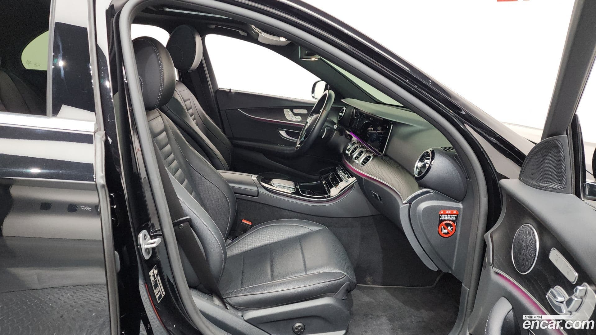 Main__Slider__Photo:E-Class Mercedes-Benz 2022.1-10