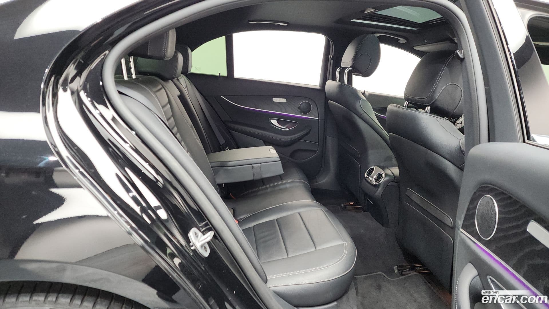 Main__Slider__Photo:E-Class Mercedes-Benz 2022.1-11