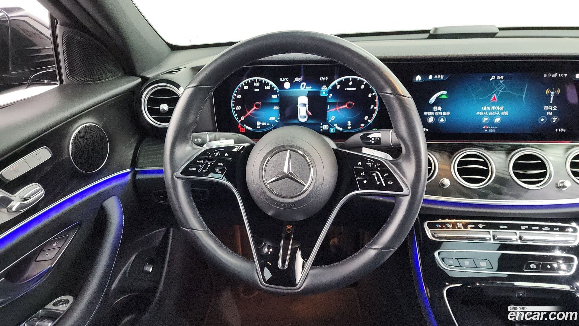 Main__Slider__Photo:E-Class Mercedes-Benz 2022.1-12