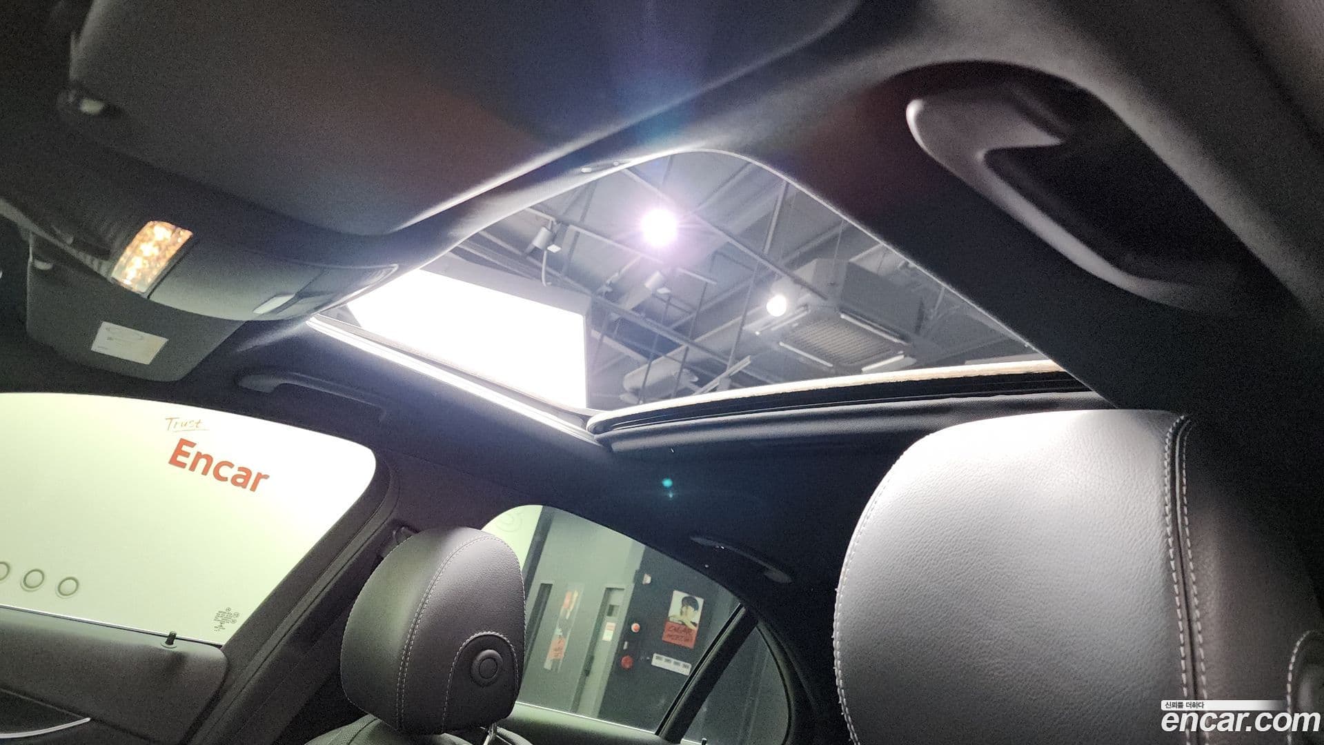 Main__Slider__Photo:E-Class Mercedes-Benz 2022.1-18