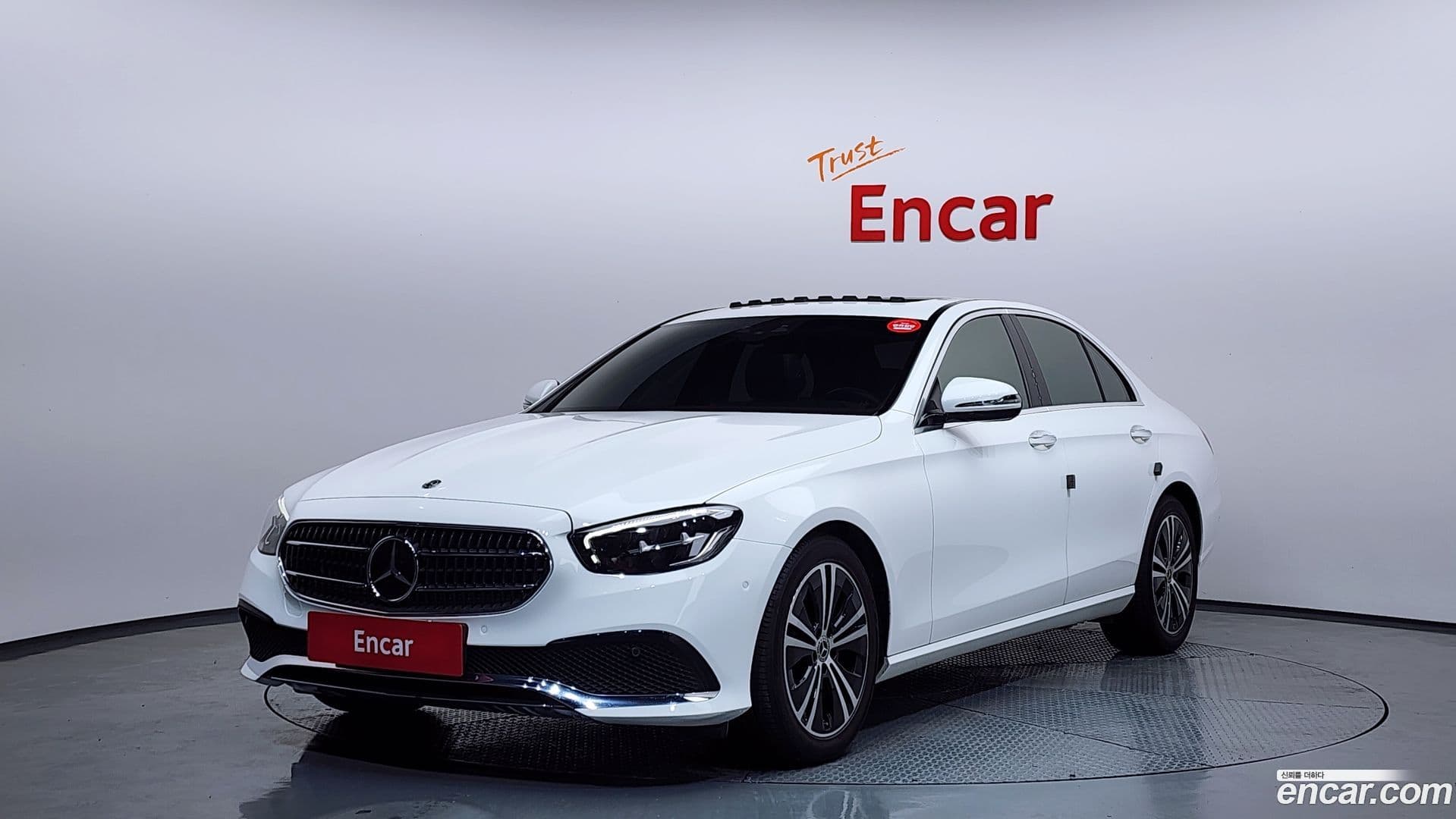 Main__Slider__Photo:E-Class Mercedes-Benz 2021.3-0