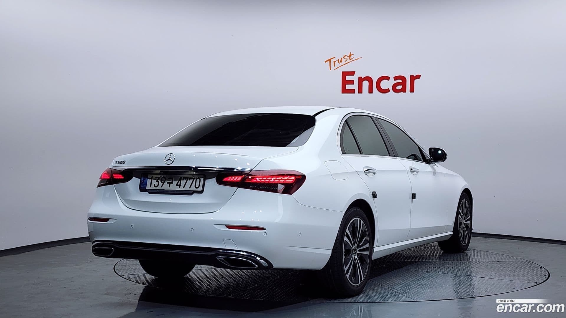 Main__Slider__Photo:E-Class Mercedes-Benz 2021.3-1