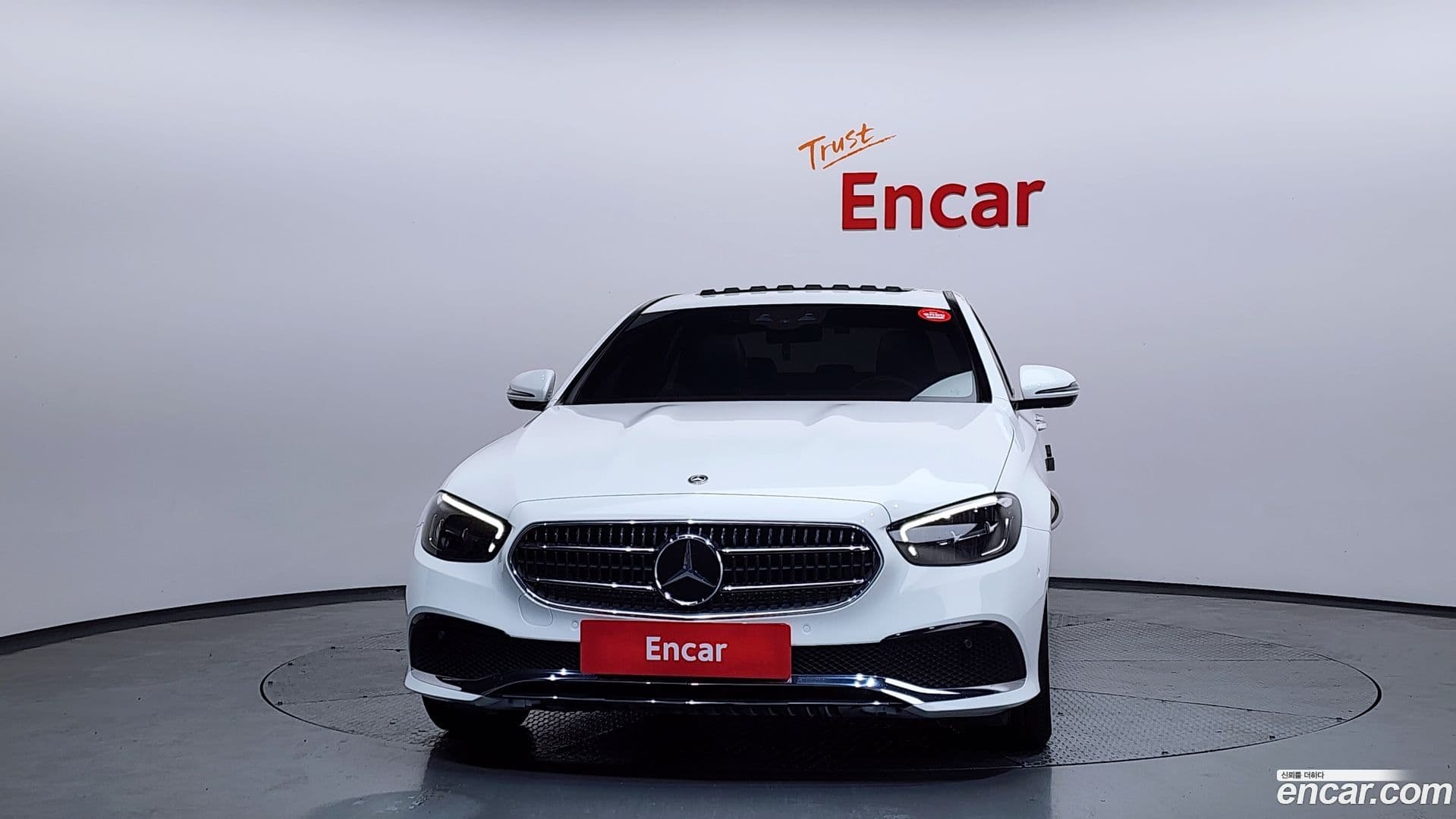 Main__Slider__Photo:E-Class Mercedes-Benz 2021.3-2