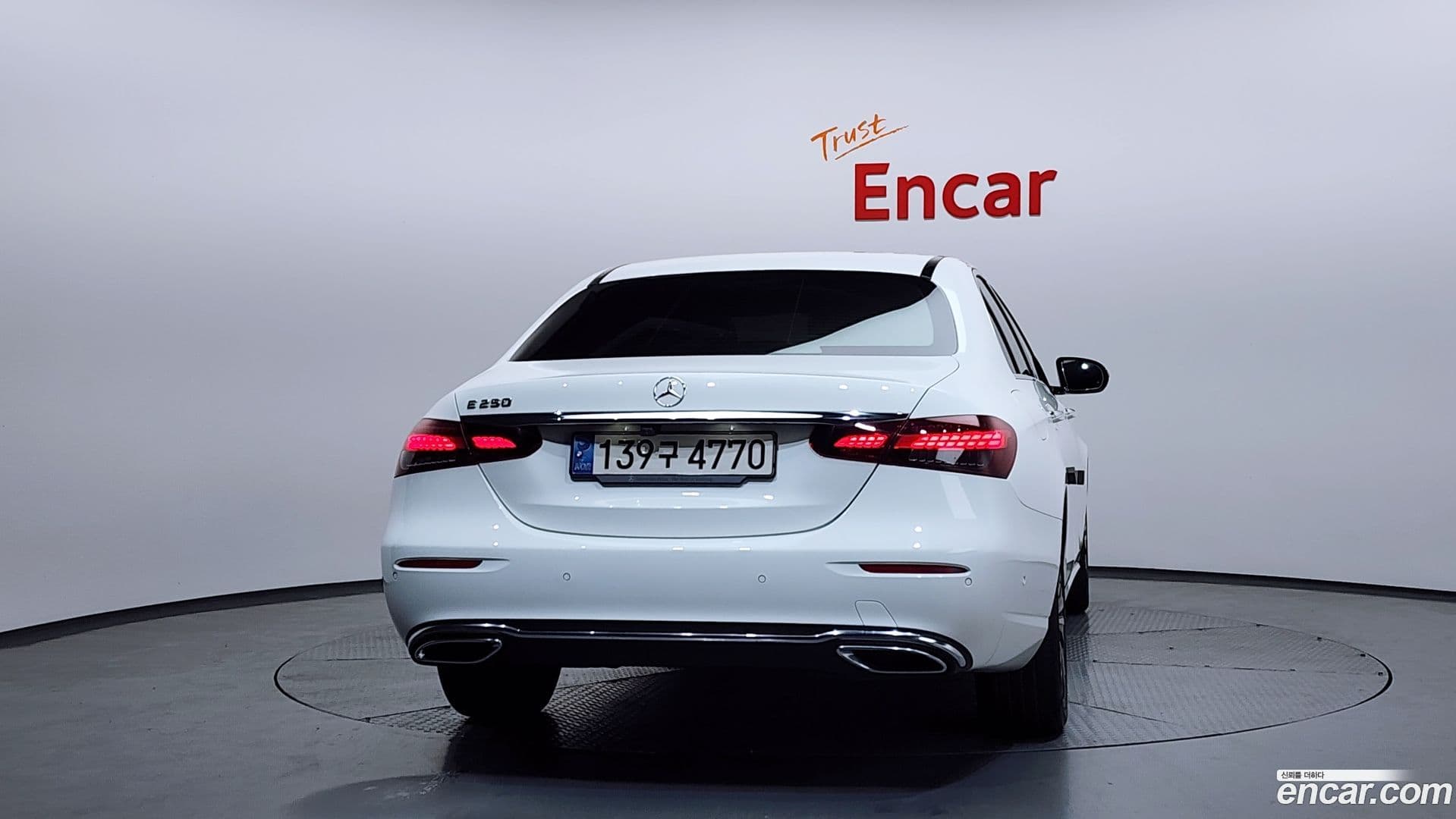 Main__Slider__Photo:E-Class Mercedes-Benz 2021.3-3