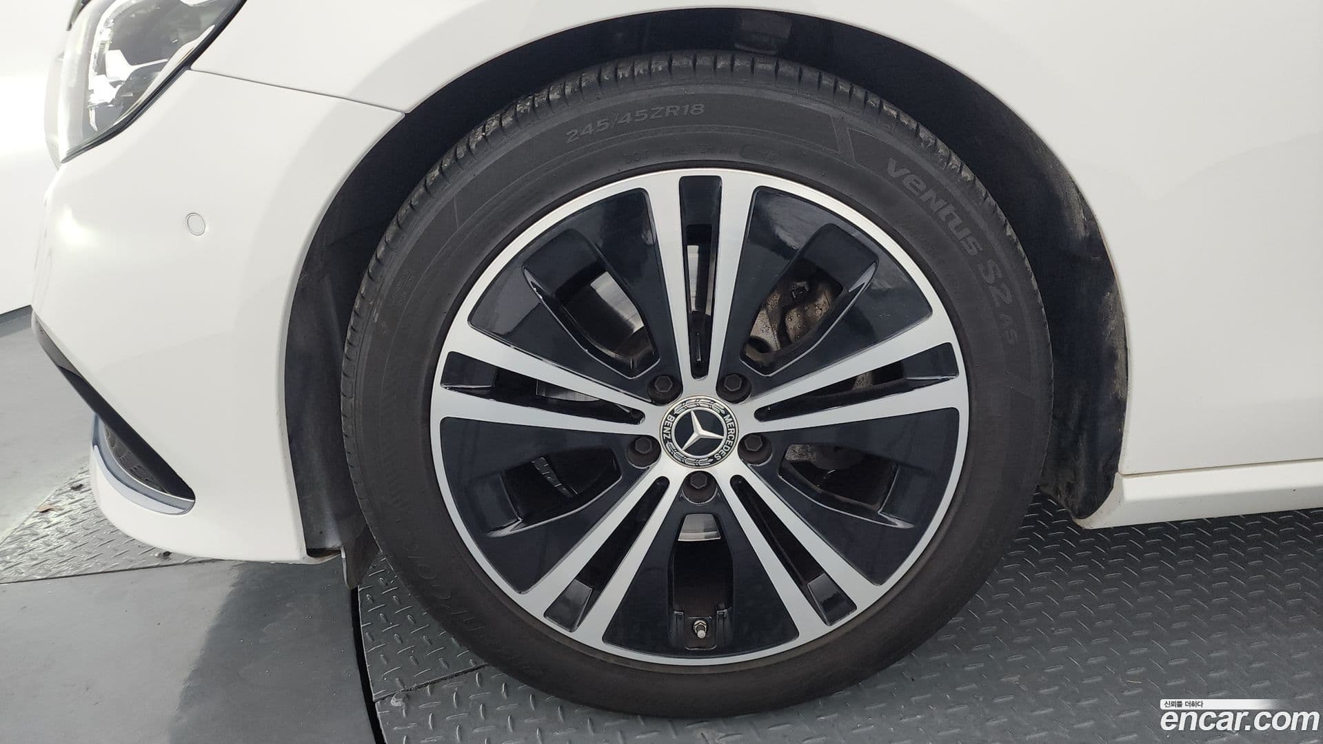 Main__Slider__Photo:E-Class Mercedes-Benz 2021.3-4