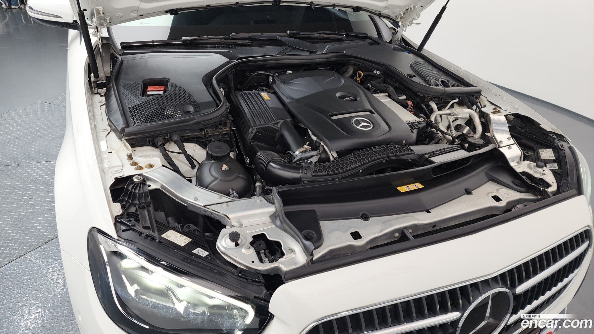 Main__Slider__Photo:E-Class Mercedes-Benz 2021.3-5