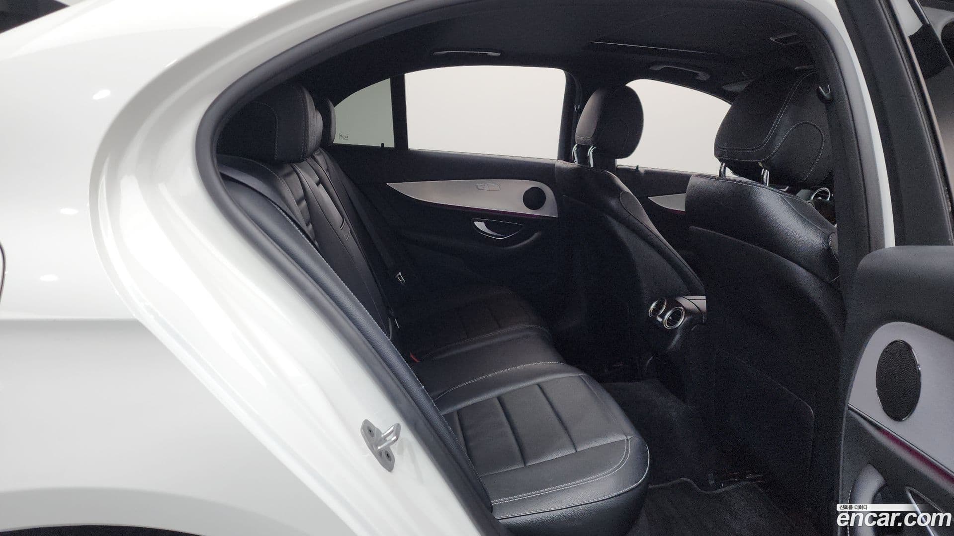 Main__Slider__Photo:E-Class Mercedes-Benz 2021.3-11