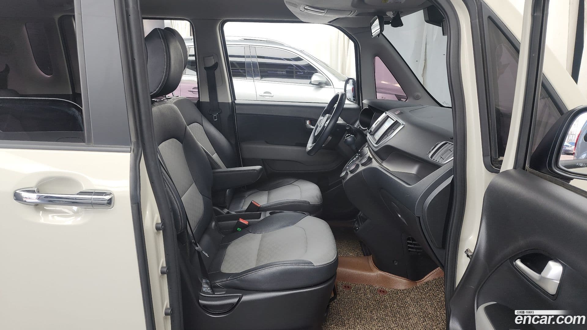 Main__Slider__Photo:RAY Kia 2020.5-10