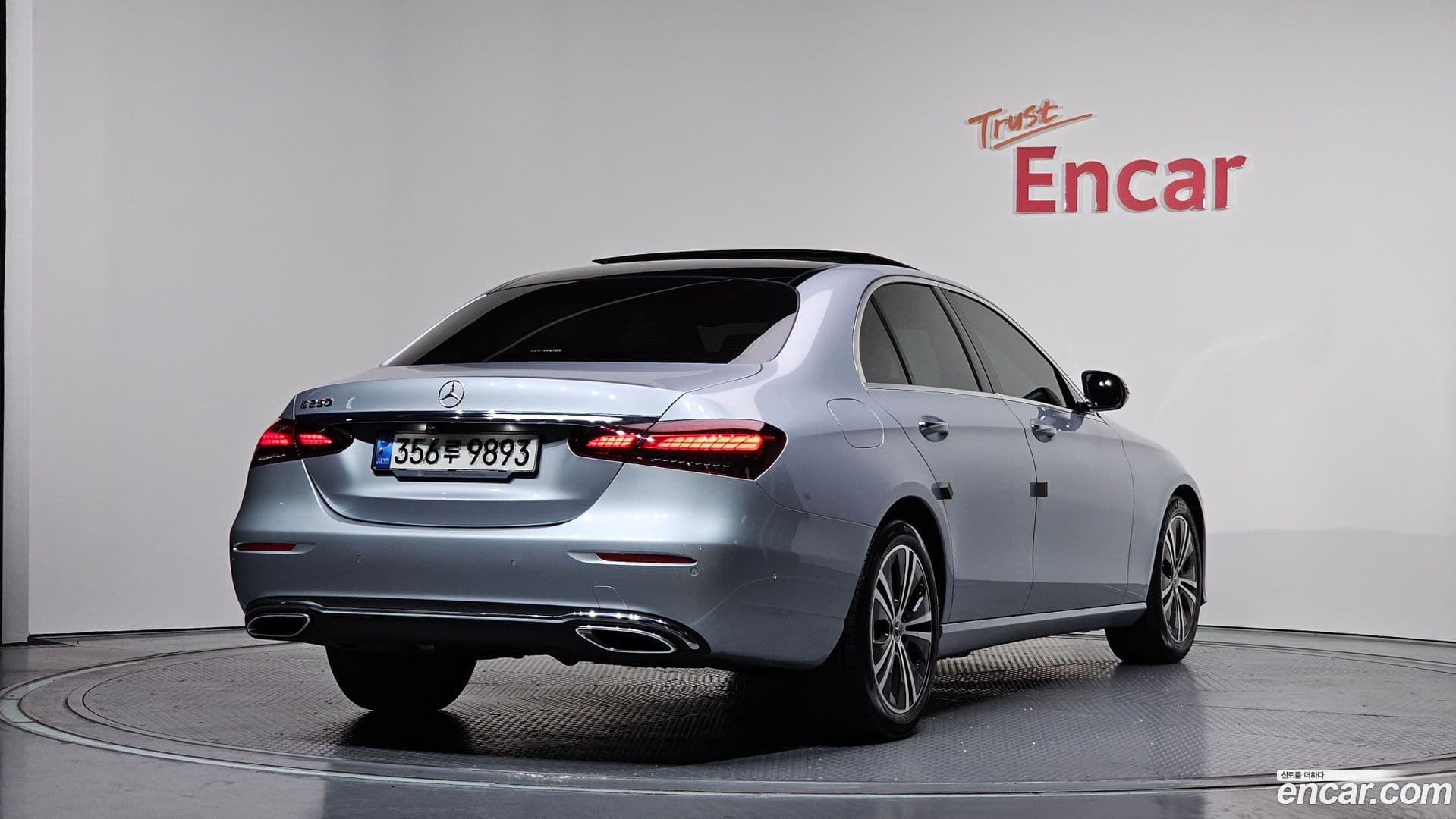 Main__Slider__Photo:E-Class Mercedes-Benz 2020.10-1