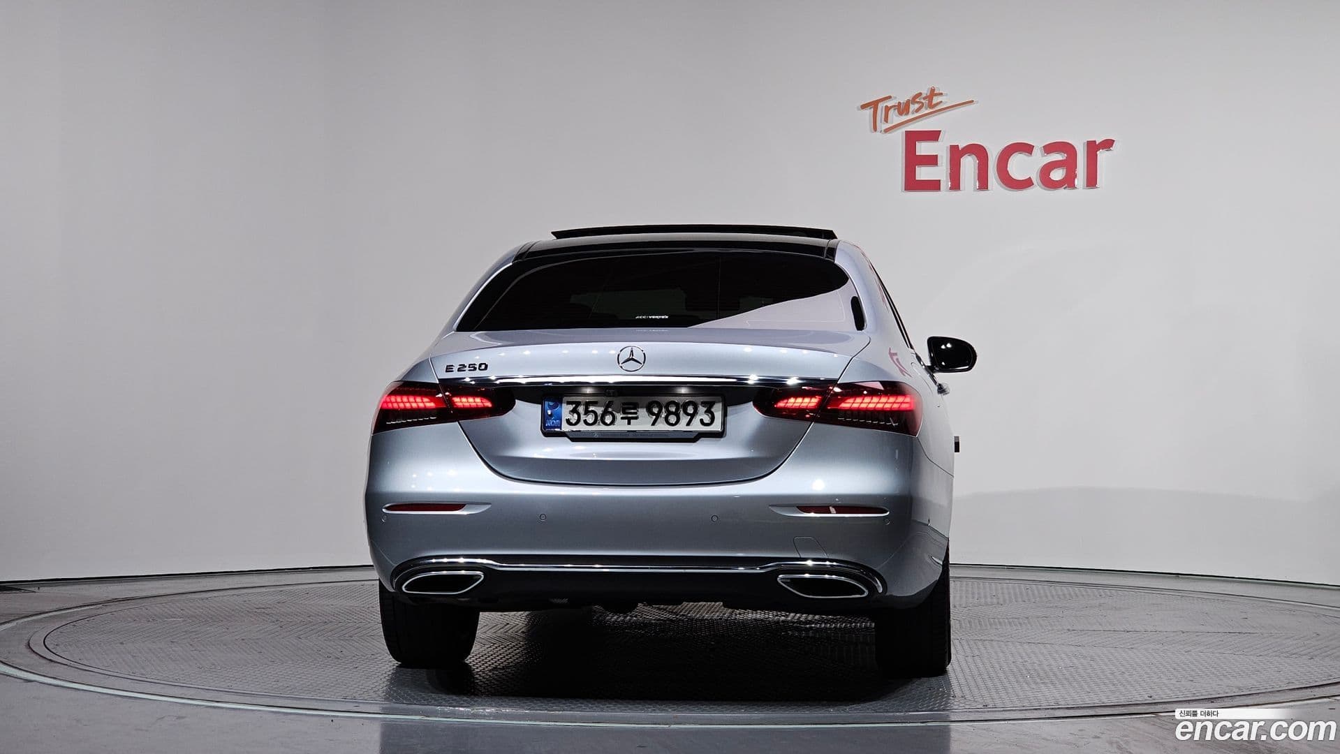 Main__Slider__Photo:E-Class Mercedes-Benz 2020.10-3