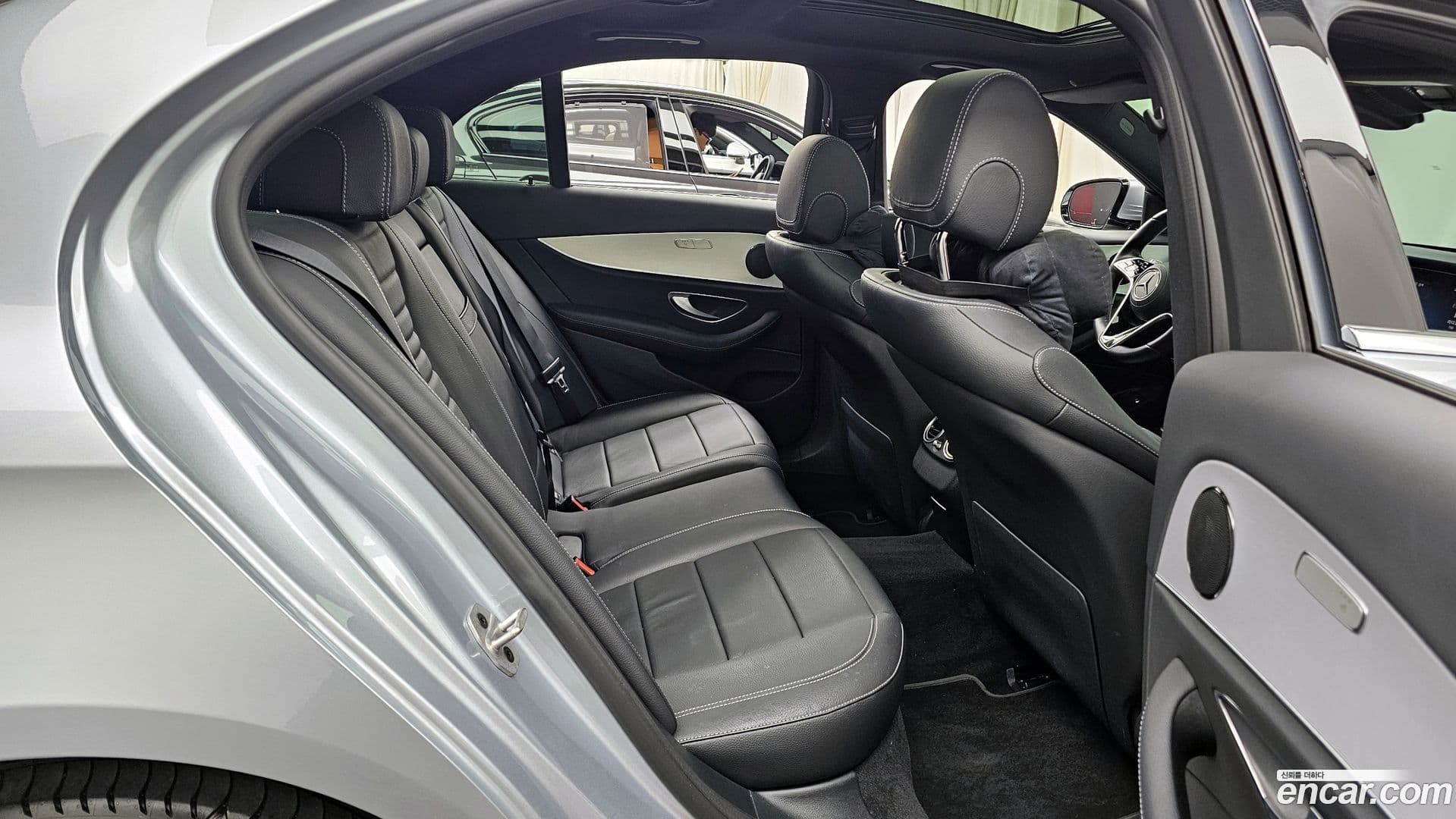 Main__Slider__Photo:E-Class Mercedes-Benz 2020.10-11