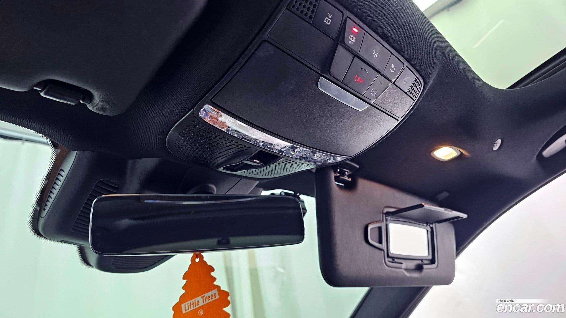 Main__Slider__Photo:E-Class Mercedes-Benz 2020.10-16