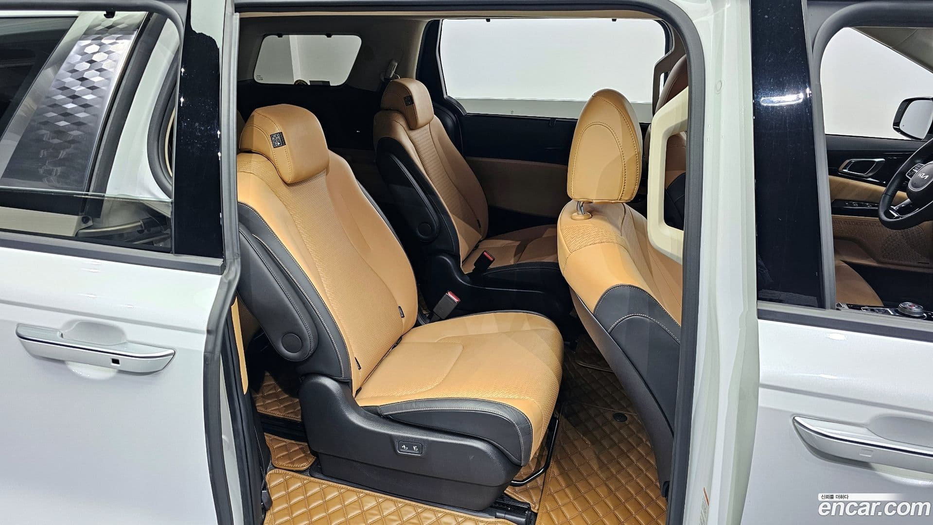 Main__Slider__Photo:Canival Kia 2023.0-11