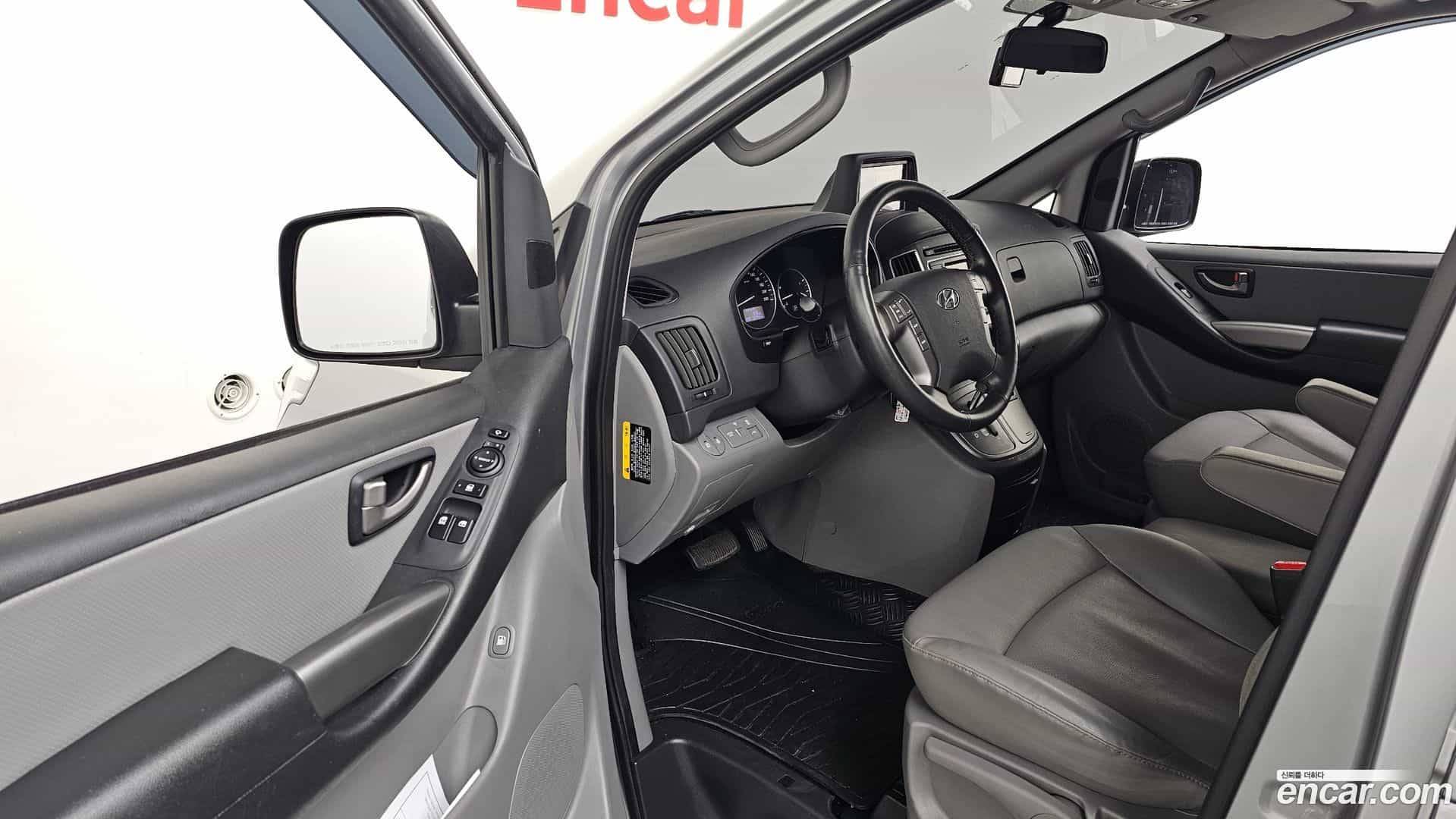 Starex Hyundai 2018.10-INNER-010