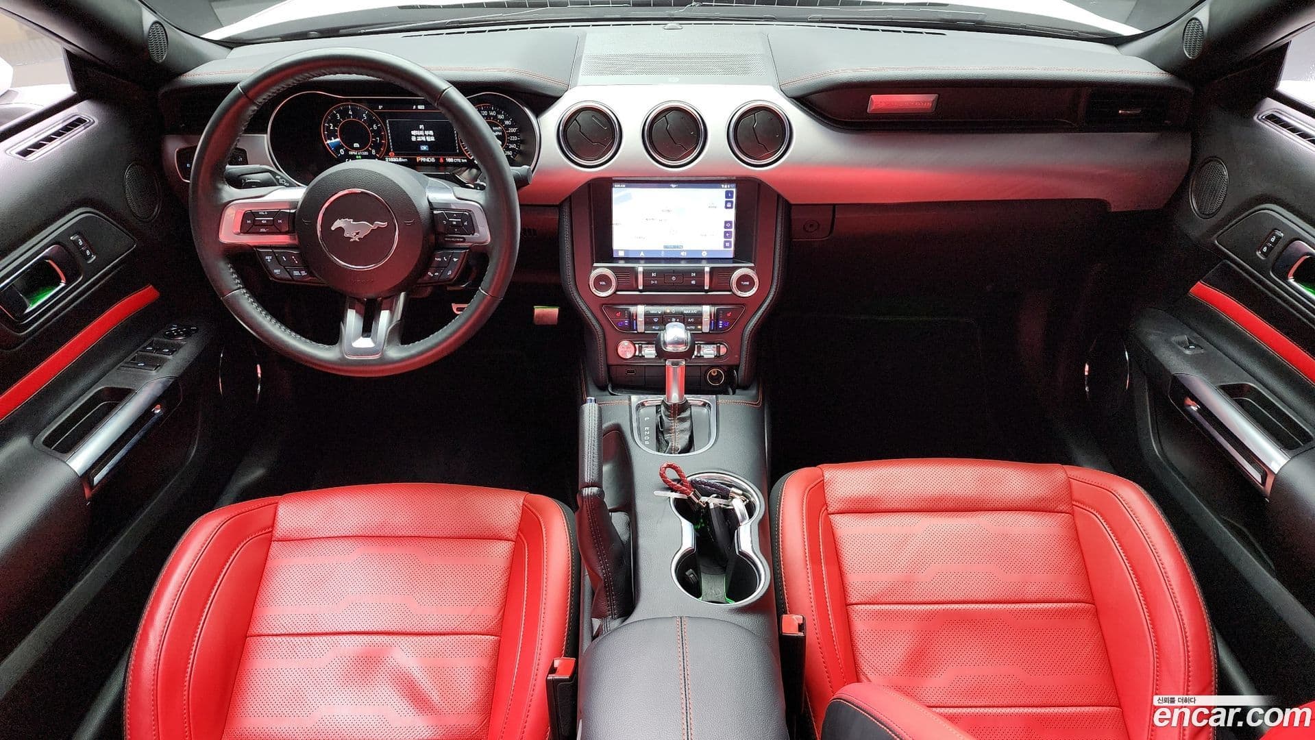 Main__Slider__Photo:Mustang Ford 2023.4-6