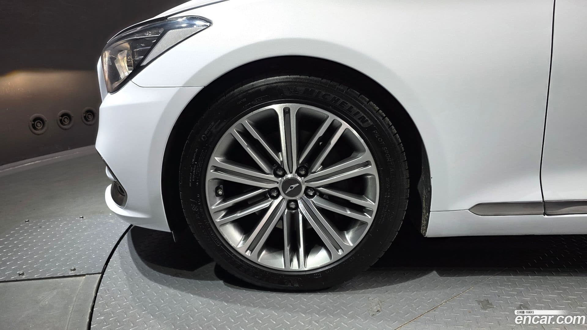 Main__Slider__Photo:G80 Genesis 2017.1-4