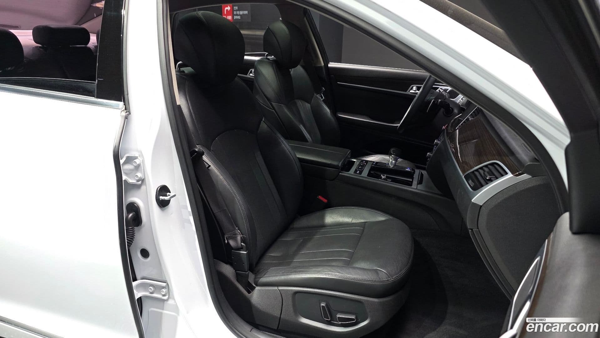 Main__Slider__Photo:G80 Genesis 2017.1-9