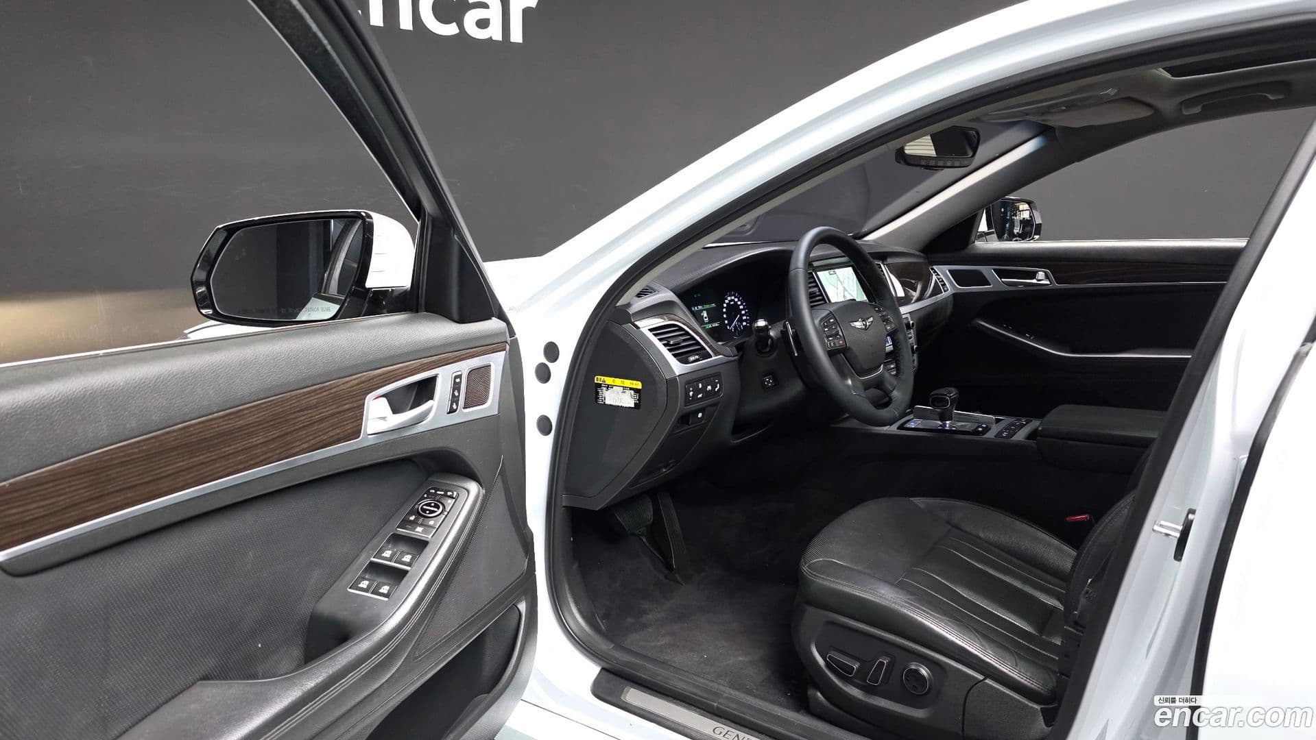 Main__Slider__Photo:G80 Genesis 2017.1-10