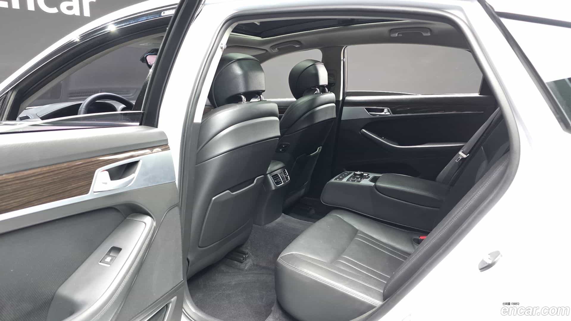 G80 Genesis 2017.1-OPTION-016