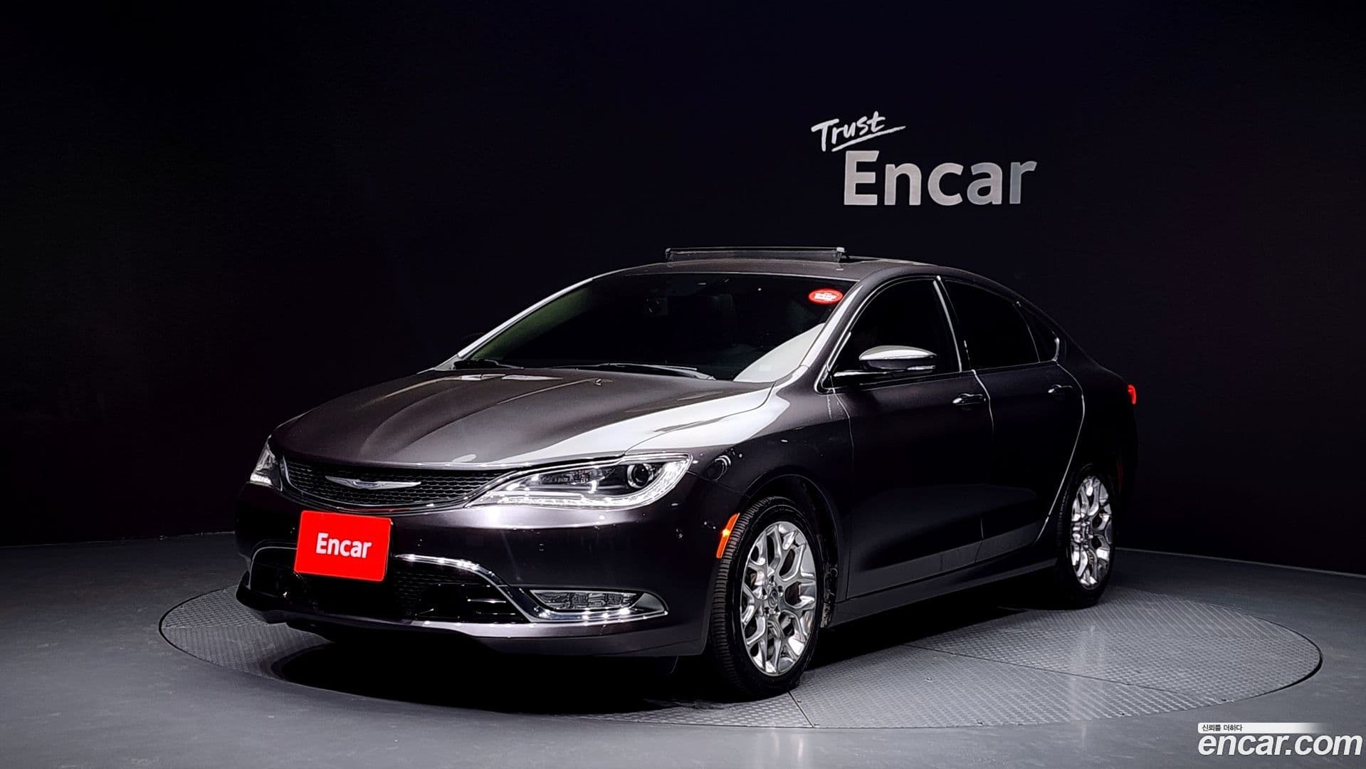 Main__Slider__Photo:200 Chrysler 2015.5-0