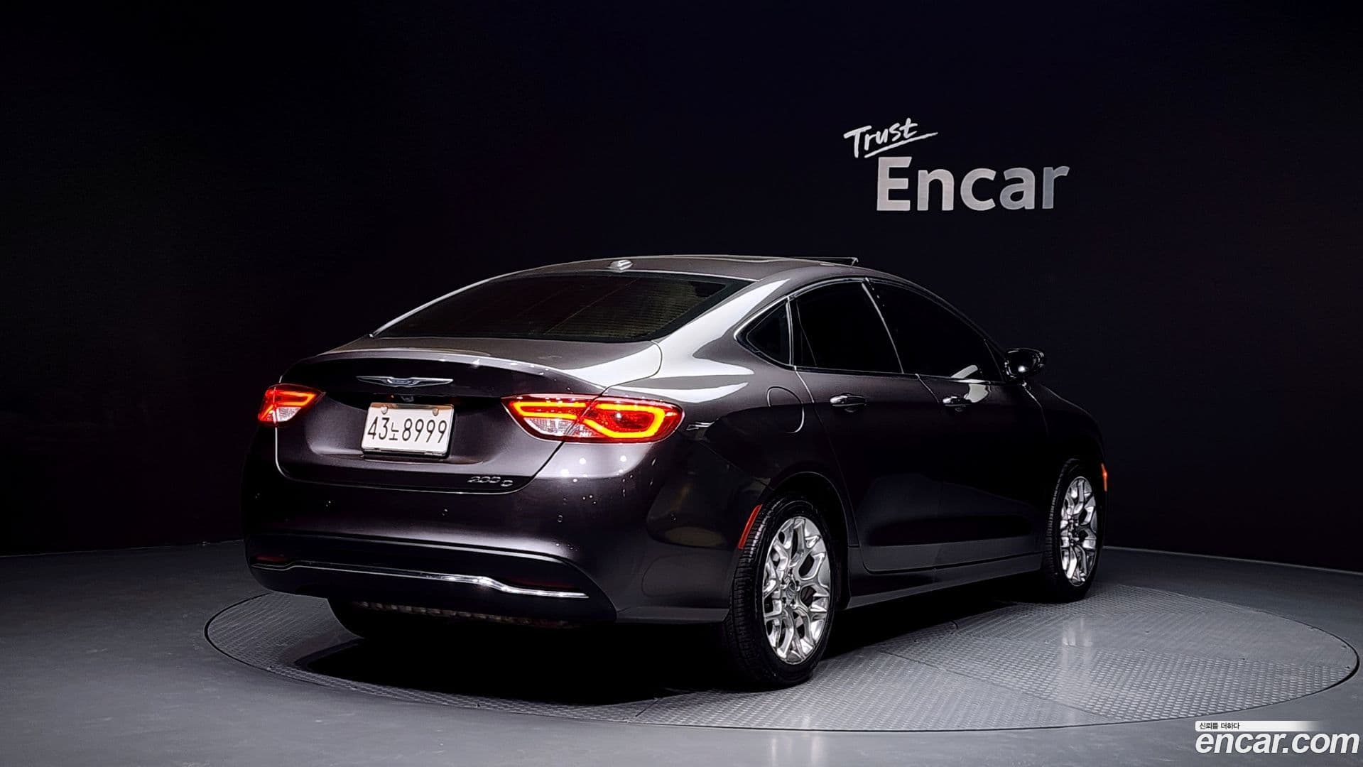 Main__Slider__Photo:200 Chrysler 2015.5-1