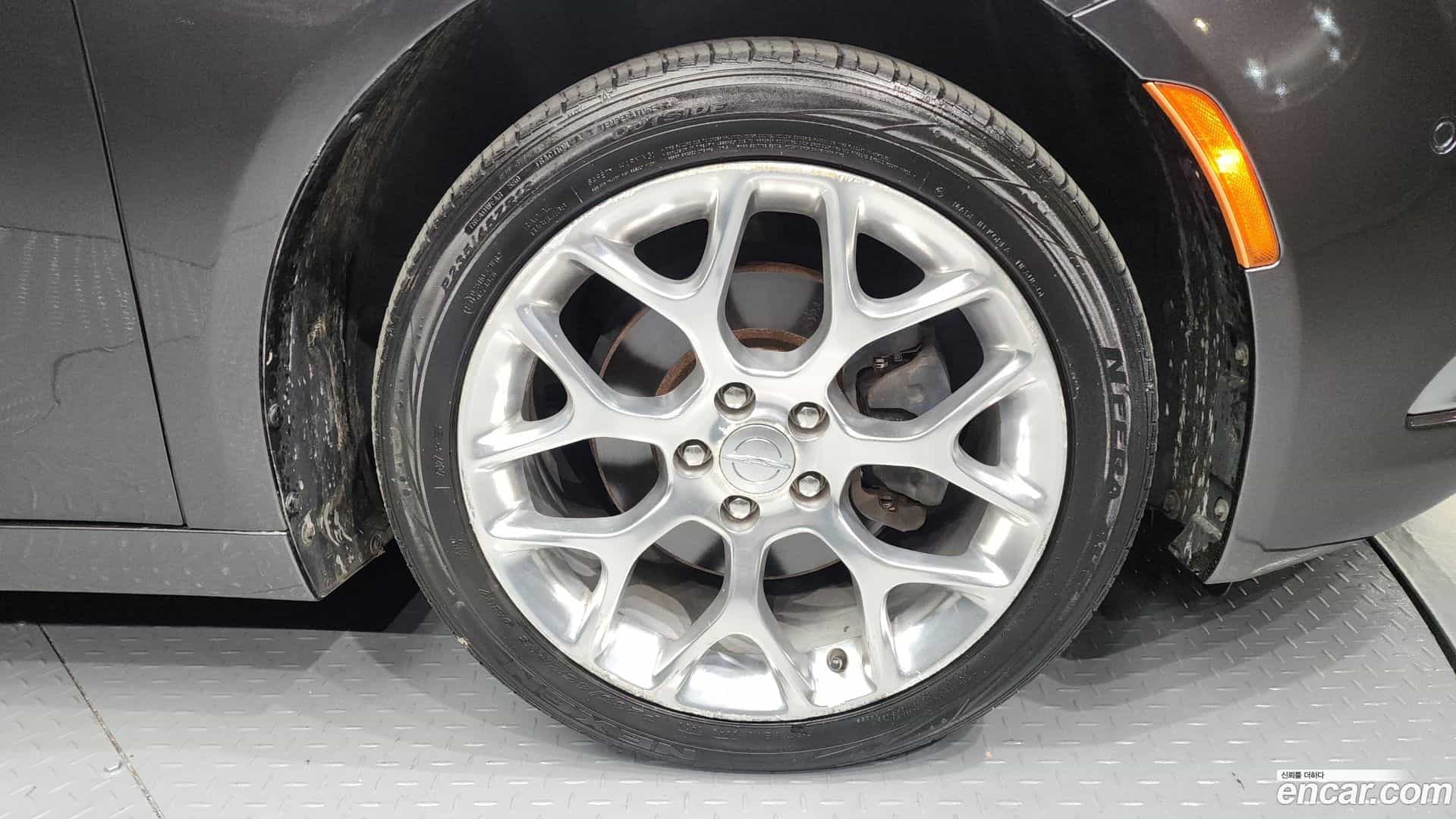 200 Chrysler 2015.5-OUTER-005