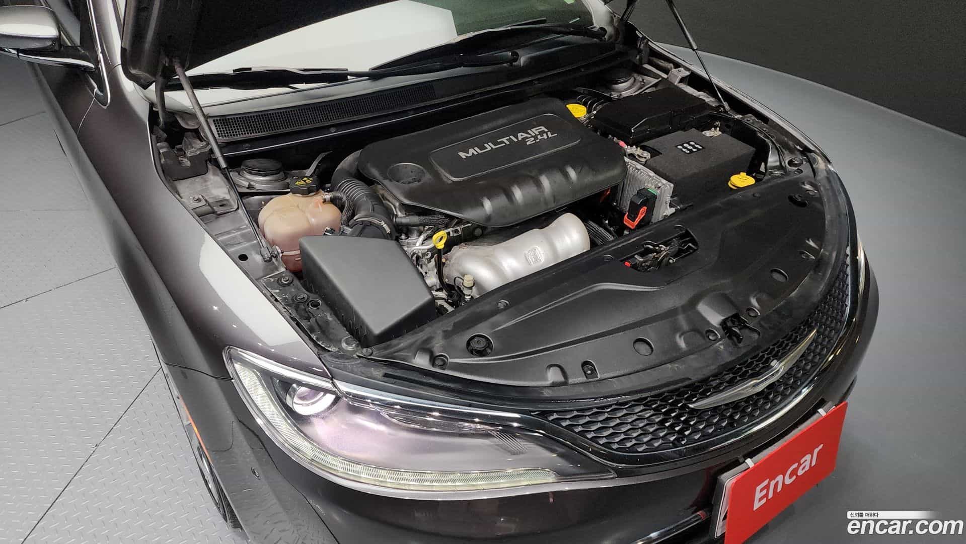 200 Chrysler 2015.5-INNER-006